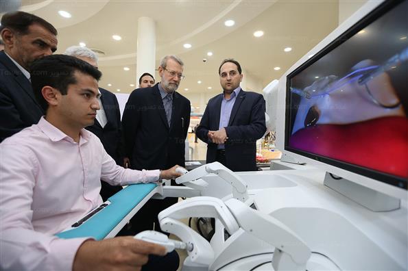 بازدید رئیس مجلس از نمایشگاه محصولات فناورانه پارک فناوری پردیس
