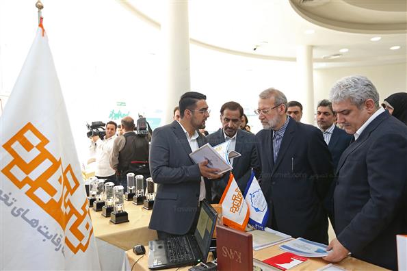 بازدید رئیس مجلس از نمایشگاه محصولات فناورانه پارک فناوری پردیس