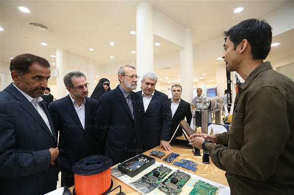 بازدید رئیس مجلس از نمایشگاه محصولات فناورانه پارک فناوری پردیس