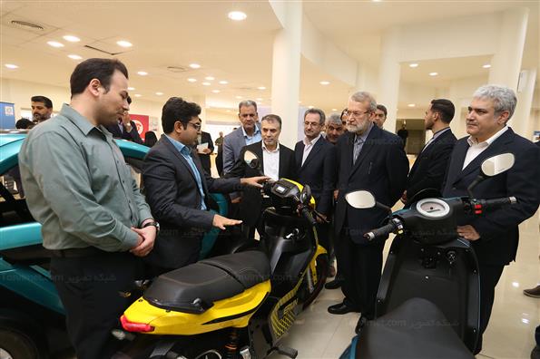 بازدید رئیس مجلس از نمایشگاه محصولات فناورانه پارک فناوری پردیس