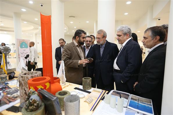 بازدید رئیس مجلس از نمایشگاه محصولات فناورانه پارک فناوری پردیس