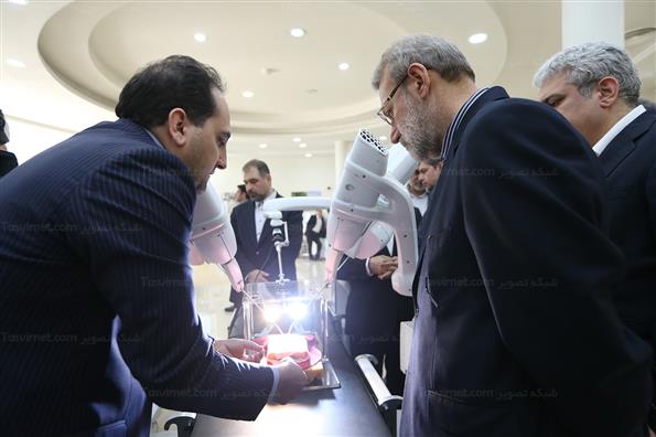 بازدید رئیس مجلس از نمایشگاه محصولات فناورانه پارک فناوری پردیس