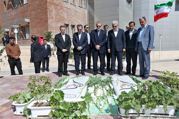 بازدید رئیس مجلس از نمایشگاه محصولات فناورانه پارک فناوری پردیس