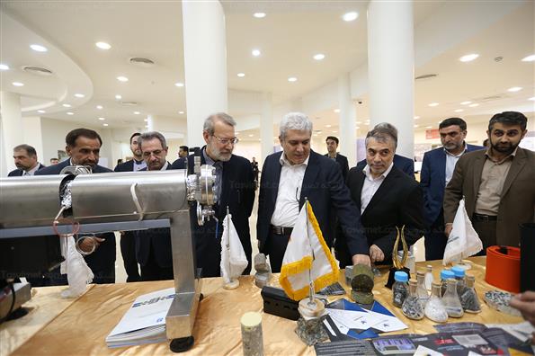 بازدید رئیس مجلس از نمایشگاه محصولات فناورانه پارک فناوری پردیس