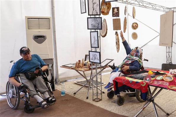 نمایشگاه عطر سیب