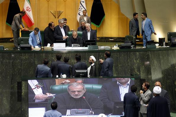 جلسه رای اعتماد به وزرای پیشنهادی دولت با حضور رییس جمهور