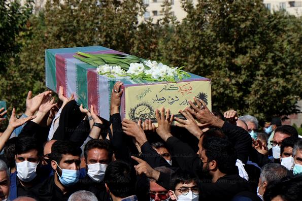 تشییع و تدفین شهدای گمنام در دریاچه شهدای خلیج فارس