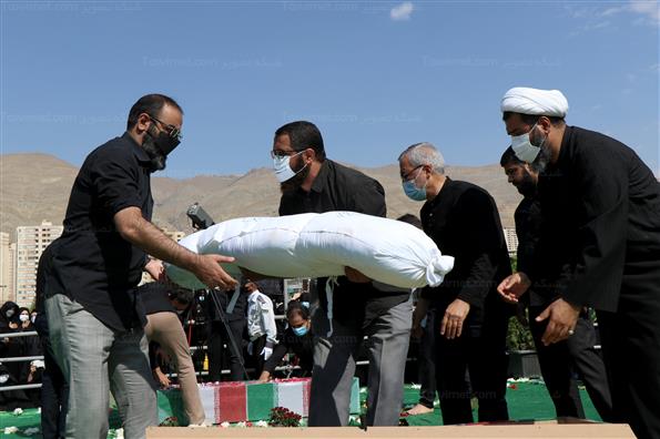 تشییع و تدفین شهدای گمنام در دریاچه شهدای خلیج فارس