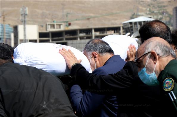 تشییع و تدفین شهدای گمنام در دریاچه شهدای خلیج فارس