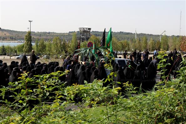 تشییع و تدفین شهدای گمنام در دریاچه شهدای خلیج فارس