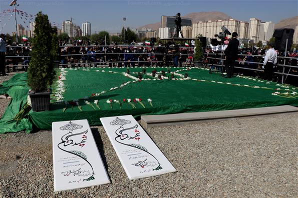 تشییع و تدفین شهدای گمنام در دریاچه شهدای خلیج فارس