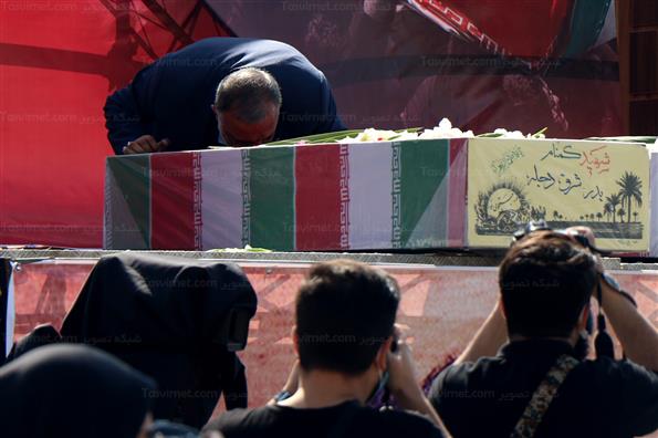 تشییع و تدفین شهدای گمنام در دریاچه شهدای خلیج فارس