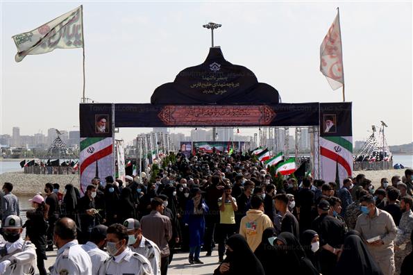 تشییع و تدفین شهدای گمنام در دریاچه شهدای خلیج فارس