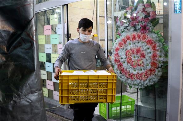 توزیع غذای گرم بین کارتن خواب ها