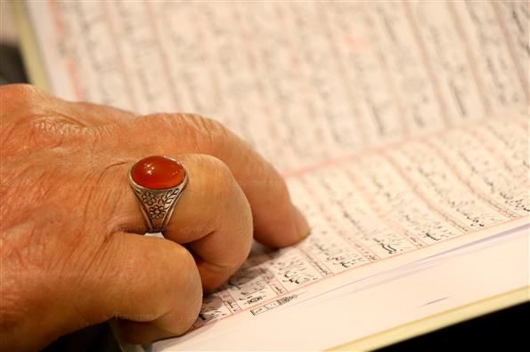 جزءخوانی قرآن کریم در حرم عبدالعظیم حسنی(ع)