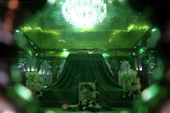 مراسم احیای شب بیست و یکم ماه رمضان در مرقد امام خمینی