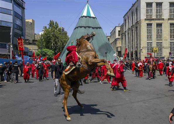 مراسم عزاداری و سنت هرساله اجرای تعزیه ماه محرم در بازار تهر