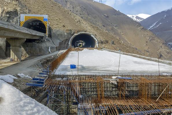 روند پیشرفت باند غربی منطقه 2 آزادراه تهران شمال توسط مهندسین و پیمانکاران توانمند کشور