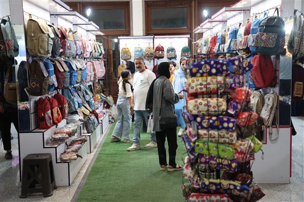 دهمین نمایشگاه ایران نوشت