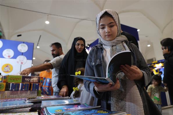 دهمین نمایشگاه ایران نوشت